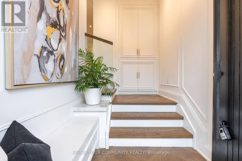 263 Linsmore Crescent — photo 3 of 40