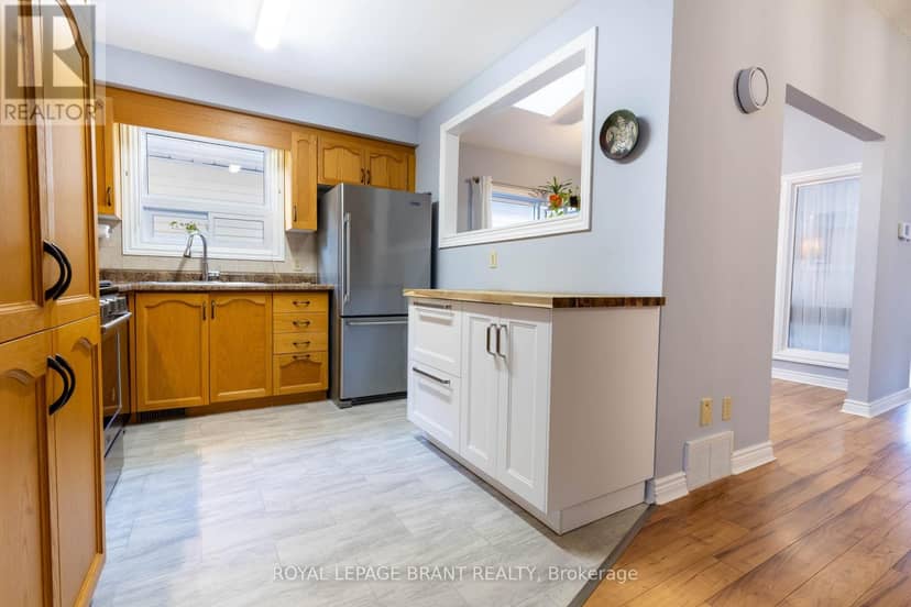 12 Hawkins Crescent — photo 10 of 34