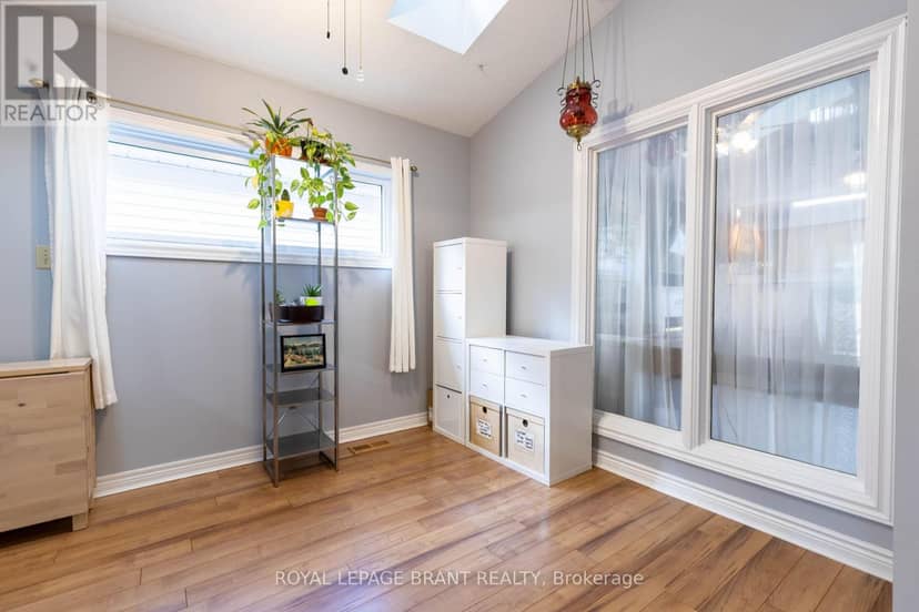 12 Hawkins Crescent — photo 15 of 34