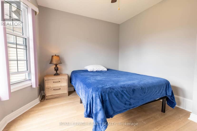 12 Hawkins Crescent — photo 21 of 34