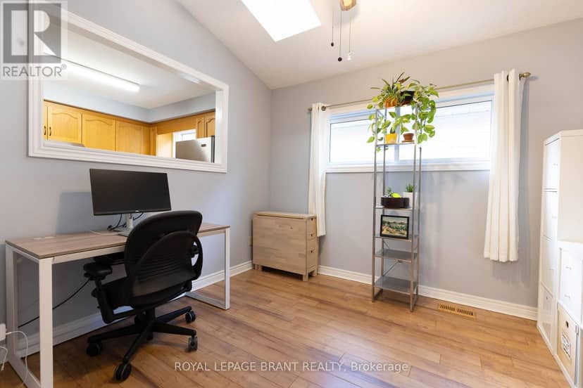 12 Hawkins Crescent — photo 22 of 34