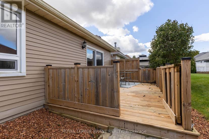 12 Hawkins Crescent — photo 28 of 34