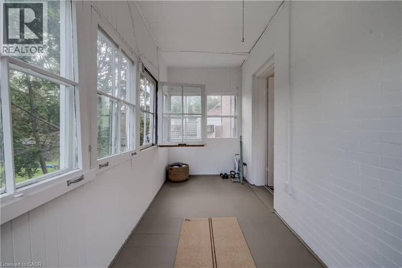 22 MAYNARD Avenue — photo 27 of 40