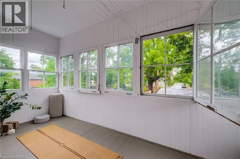 22 MAYNARD Avenue — photo 28 of 40