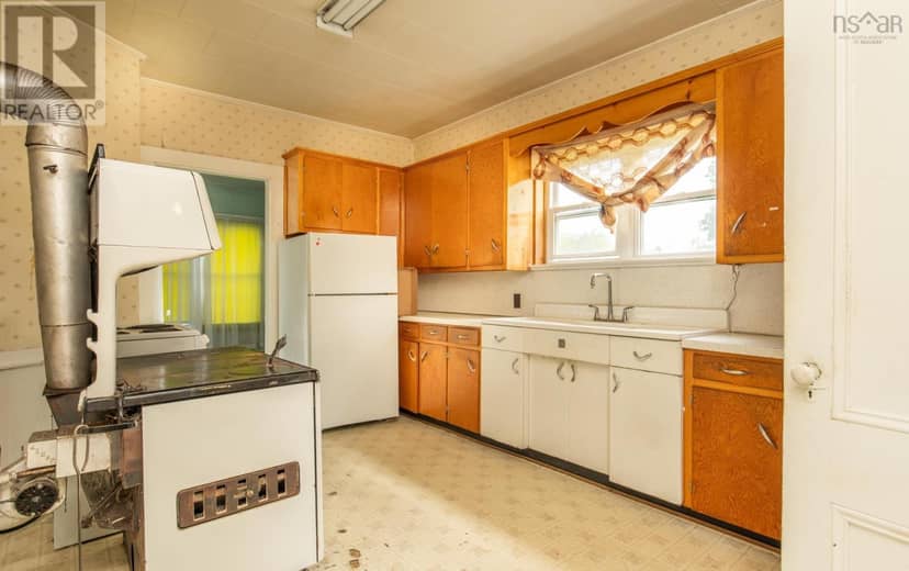 212 Highway 203 — photo 13 of 40