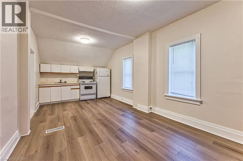 217 LANCASTER Street E — photo 16 of 37