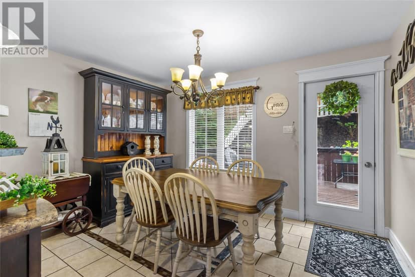 11 Whelans Crescent — photo 13 of 40