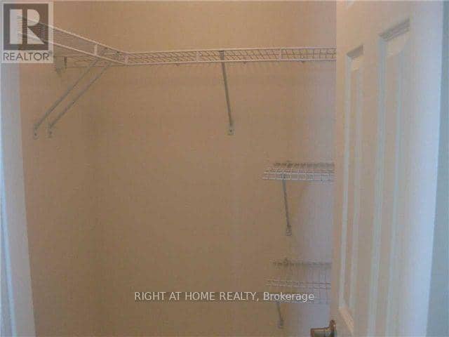 1208 - 25 Lower Simcoe Street — photo 13 of 32