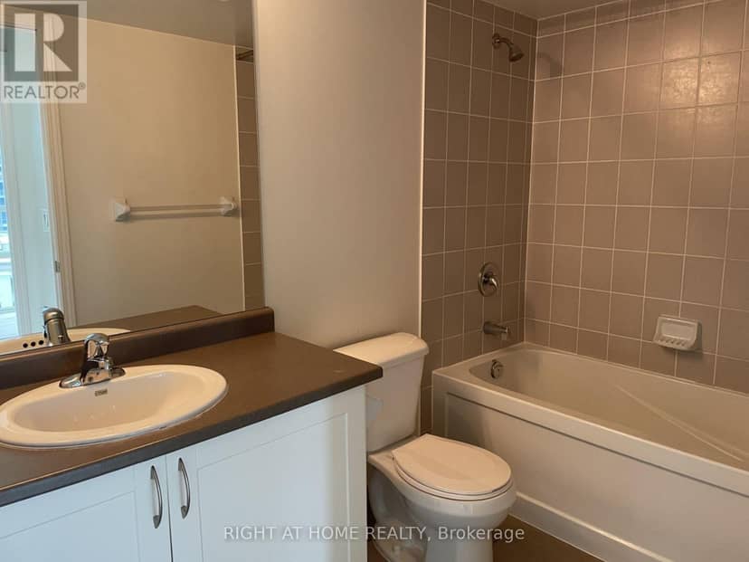 1208 - 25 Lower Simcoe Street — photo 19 of 32