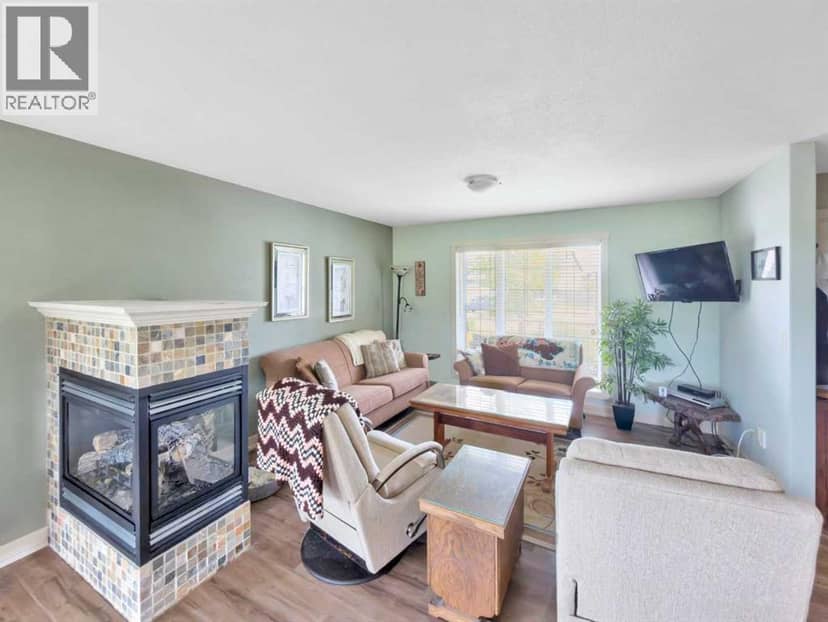 128 12 Ave NE — photo 9 of 36