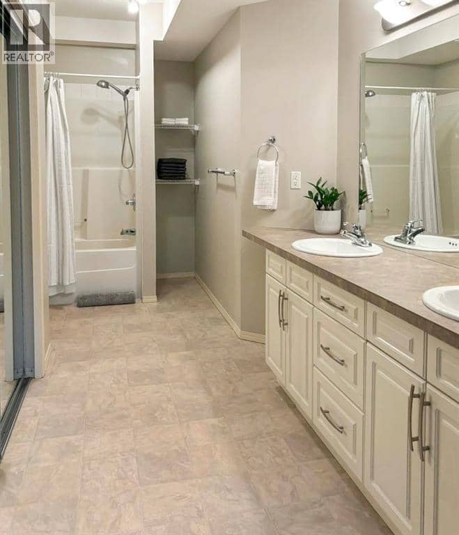 207, 160 MOBERLY Road — photo 9 of 17