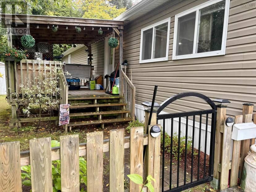 51 Shelby Crescent — photo 9 of 31