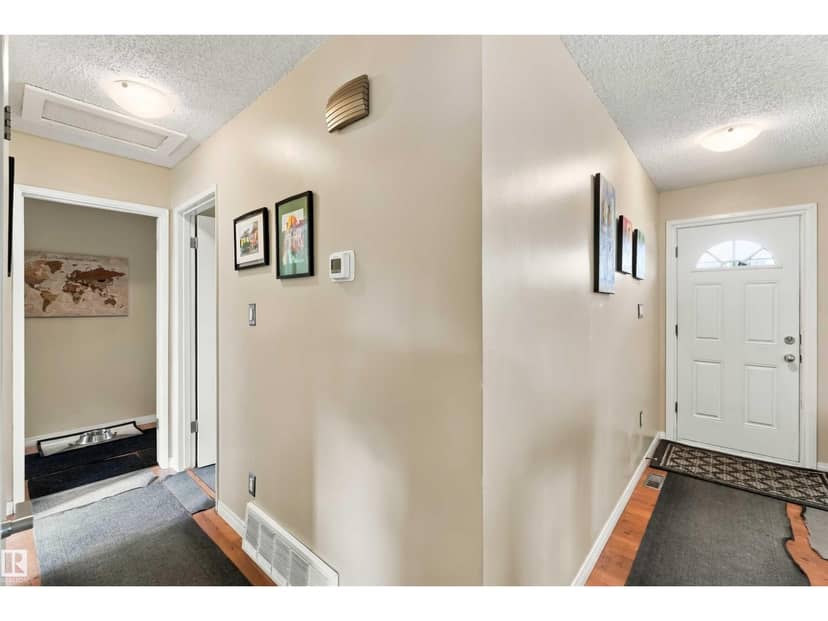 5803 52 AV — photo 19 of 40