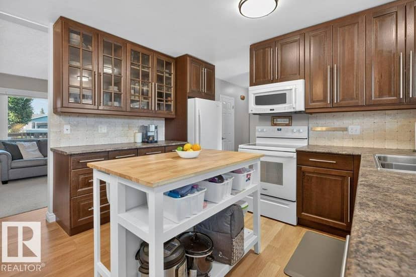 5412 90A AV NW — photo 11 of 40