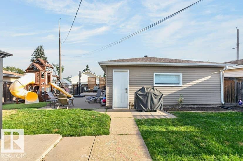 5412 90A AV NW — photo 36 of 40