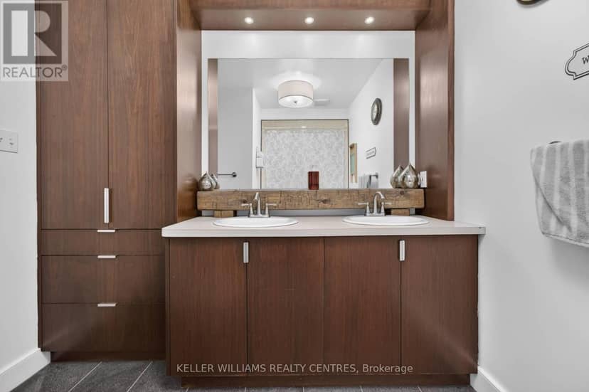 12 Lancaster Court — photo 11 of 17