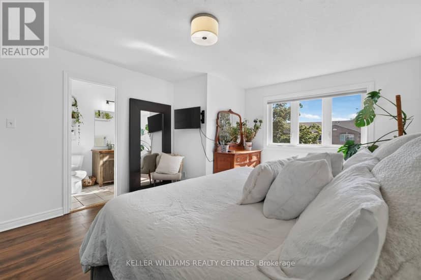 12 Lancaster Court — photo 9 of 17