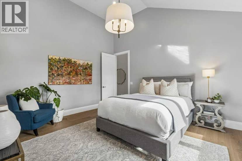 1217 38 Avenue SW — photo 33 of 40