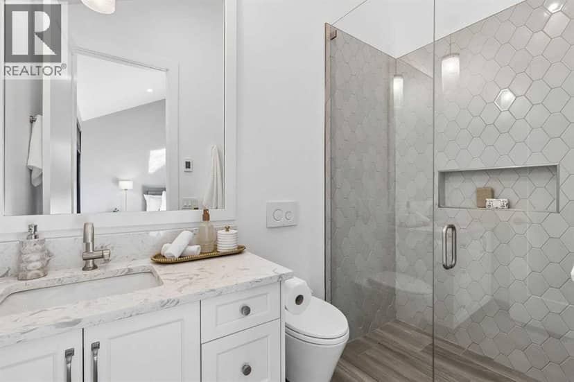 1217 38 Avenue SW — photo 34 of 40