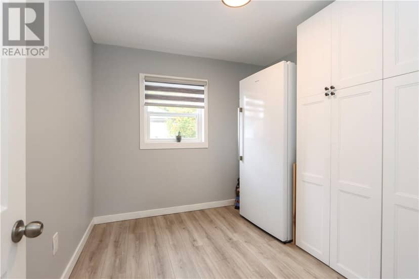 774 Lonsdale Avenue — photo 17 of 40