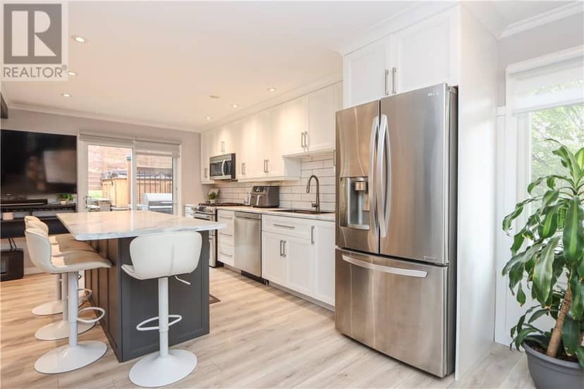 774 Lonsdale Avenue — photo 2 of 40