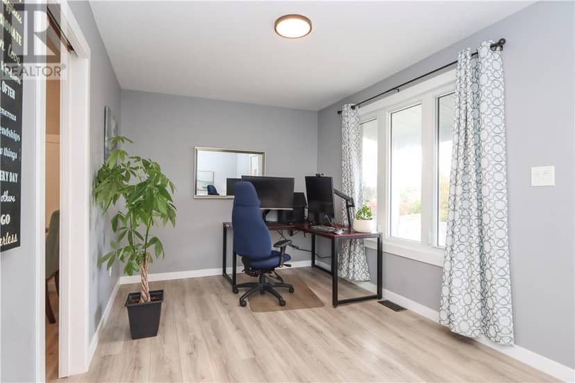 774 Lonsdale Avenue — photo 21 of 40