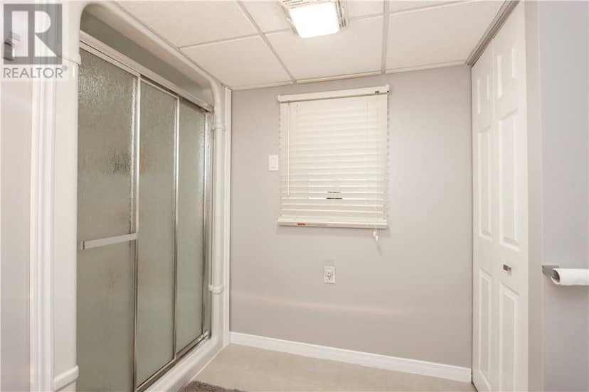 774 Lonsdale Avenue — photo 33 of 40