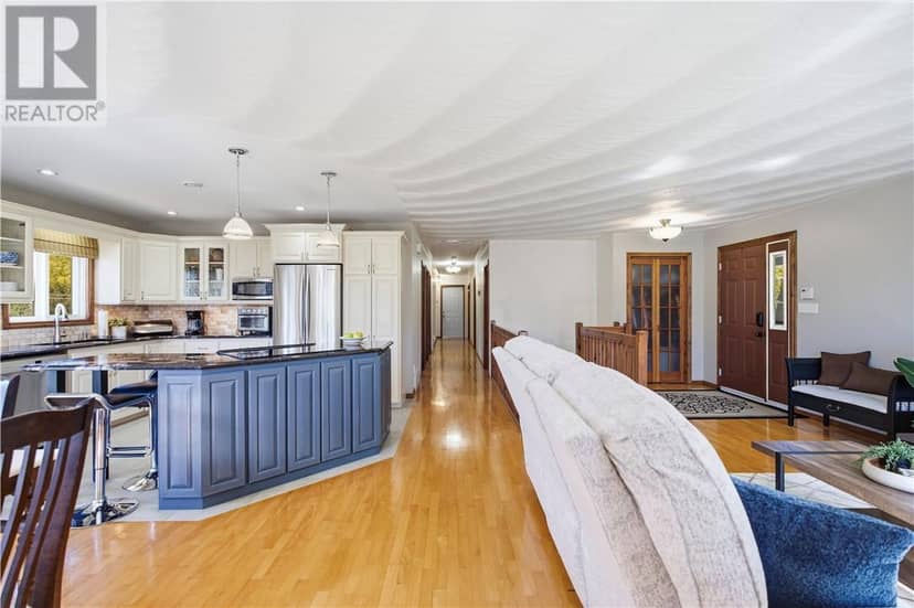 92 Montee Rouleau — photo 15 of 40