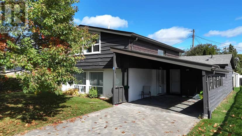 4 Timmins RD, Elliot Lake