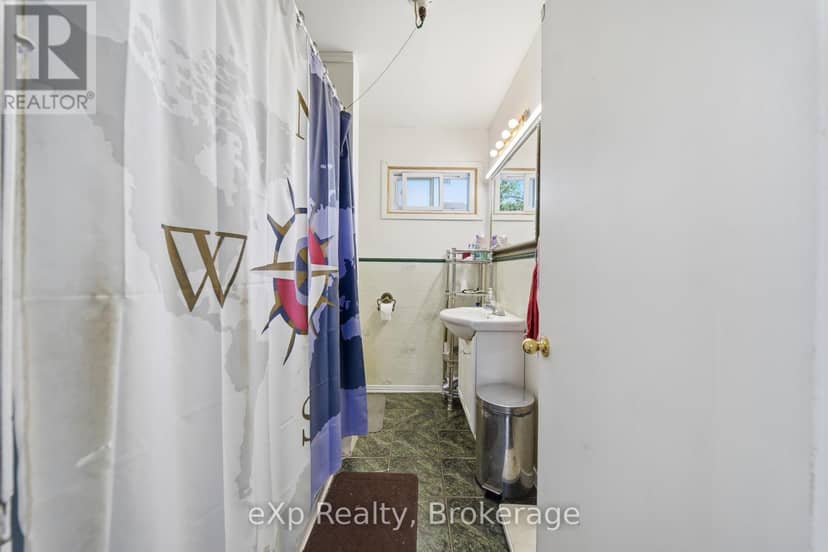370 Sidney Street — photo 15 of 33