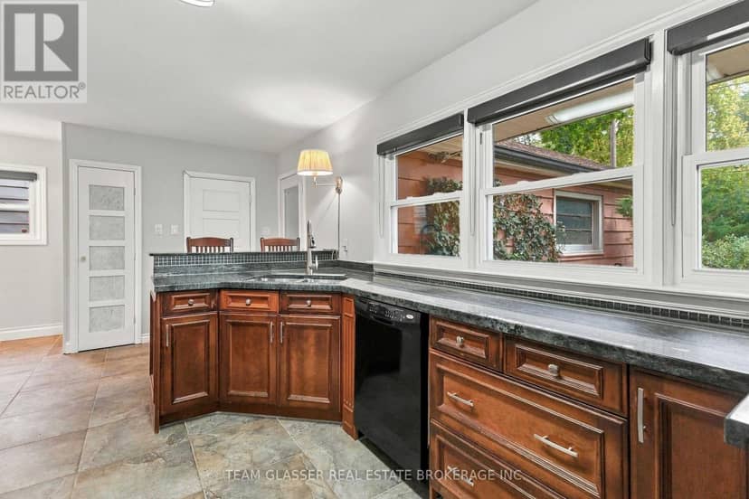 36 Braemar Crescent, London North, photo 7