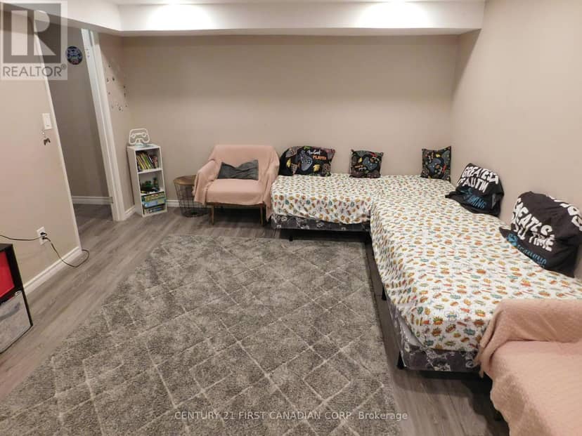 116 - 70 Fiddlers Green Road — photo 14 of 20