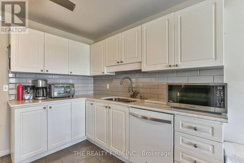 11 - 100 Stroud Crescent — photo 12 of 34