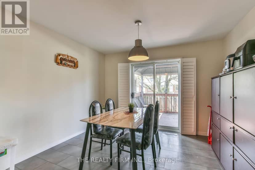 11 - 100 Stroud Crescent — photo 15 of 34