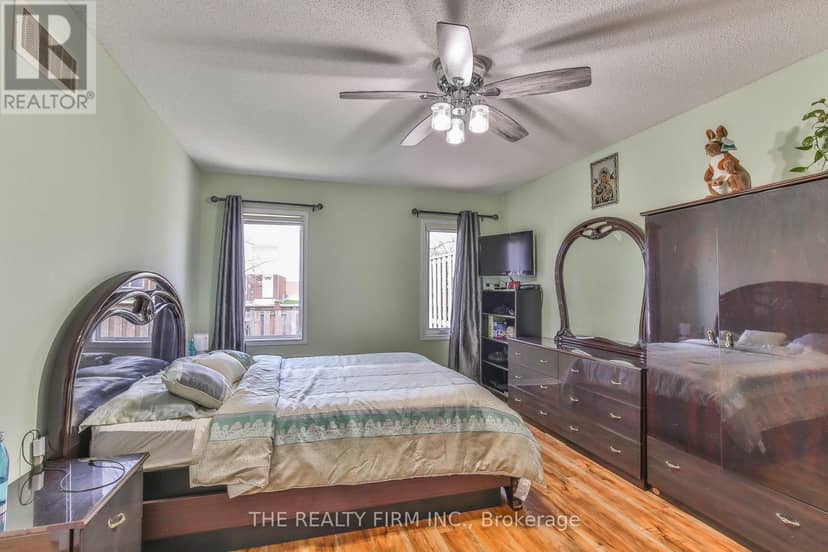 11 - 100 Stroud Crescent — photo 17 of 34