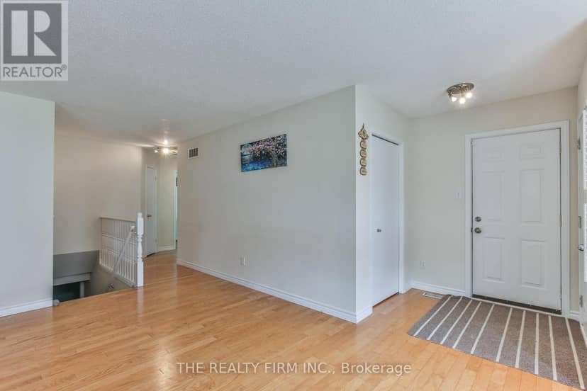 11 - 100 Stroud Crescent — photo 4 of 34