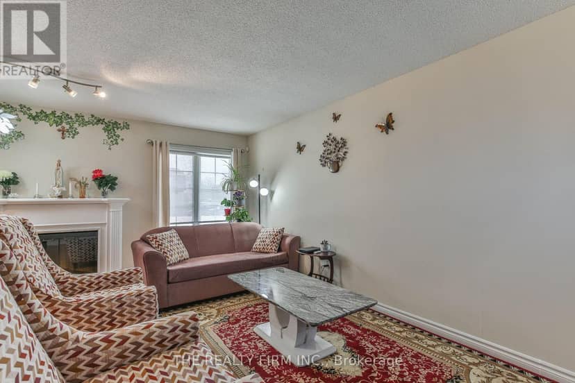 11 - 100 Stroud Crescent — photo 7 of 34