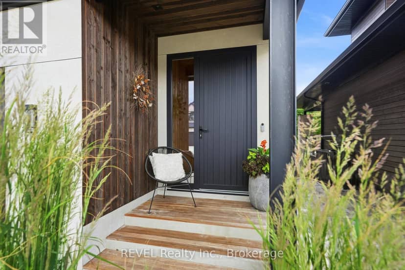 81 Mackenzie King Avenue — photo 3 of 40