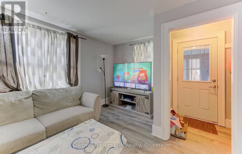 160 Queen Street E, Wellington North, photo 3