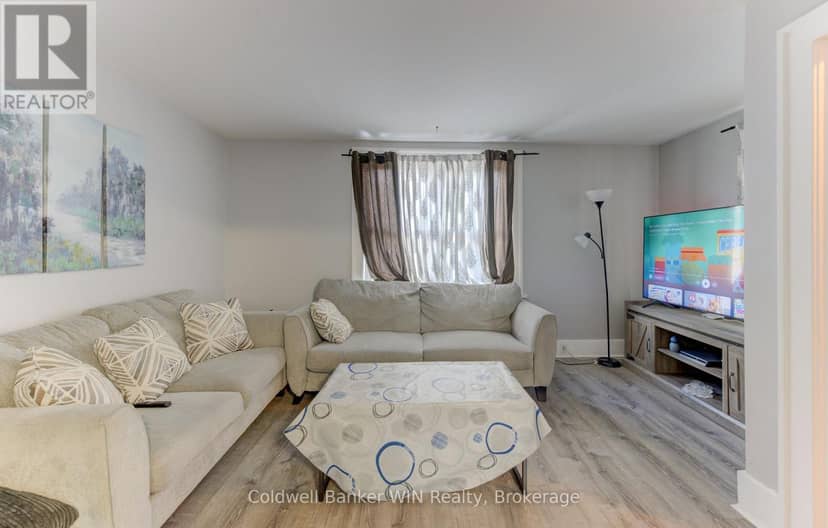 160 Queen Street E, Wellington North, photo 4