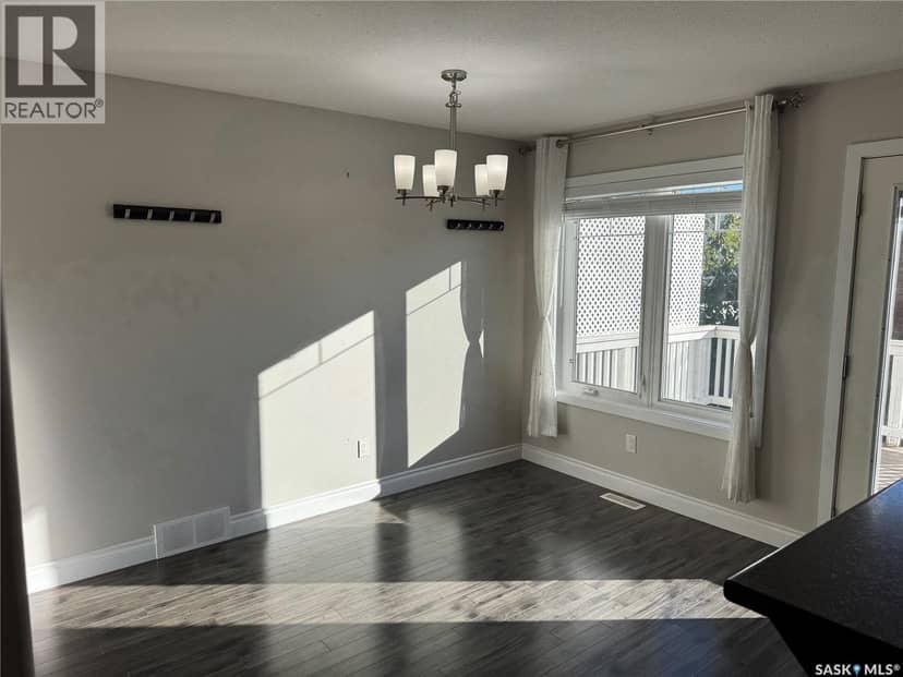 416 Redwood CRESCENT — photo 16 of 40