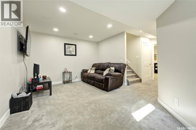 416 Redwood CRESCENT — photo 34 of 40