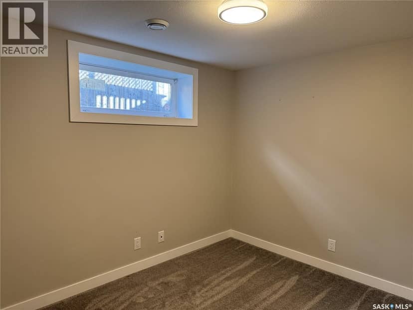 416 Redwood CRESCENT — photo 35 of 40
