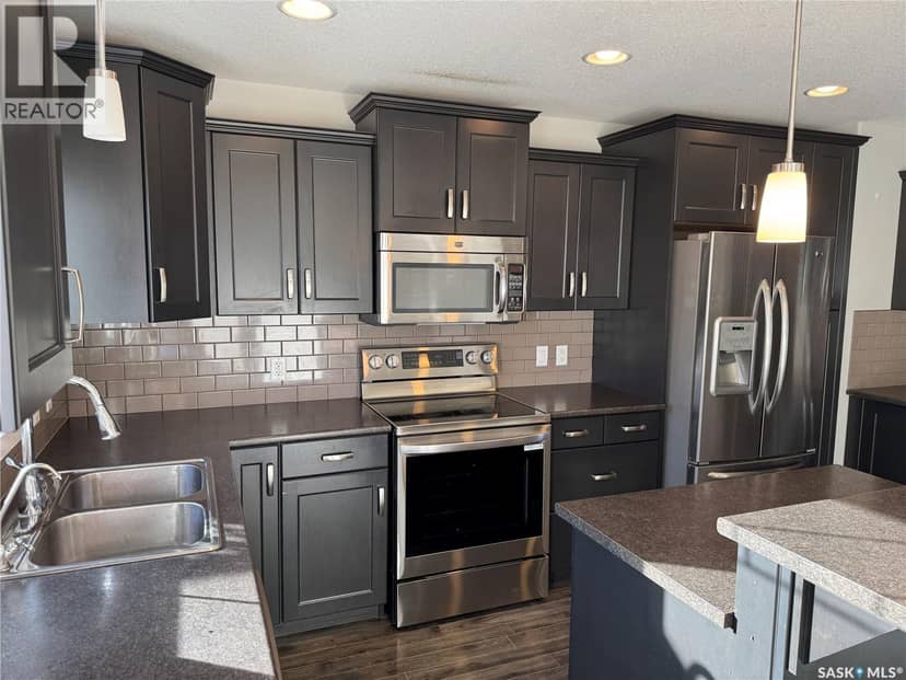 416 Redwood CRESCENT — photo 11 of 40