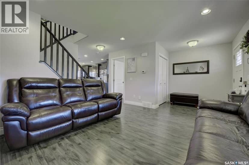 416 Redwood CRESCENT — photo 9 of 40