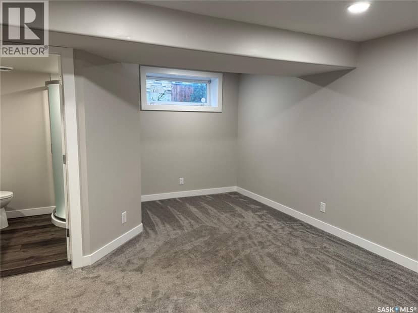 416 Redwood CRESCENT — photo 33 of 40