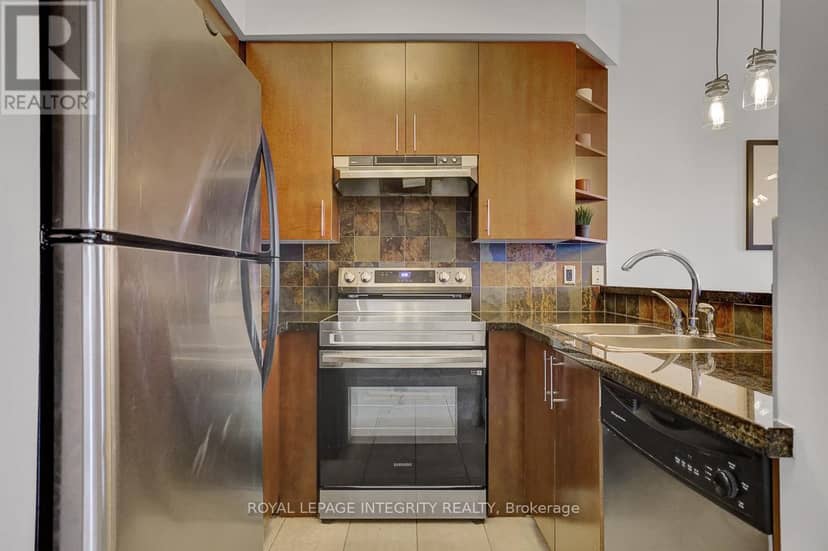 402 - 711 Churchill Avenue N — photo 12 of 23