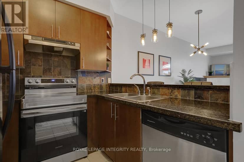 402 - 711 Churchill Avenue N — photo 13 of 23