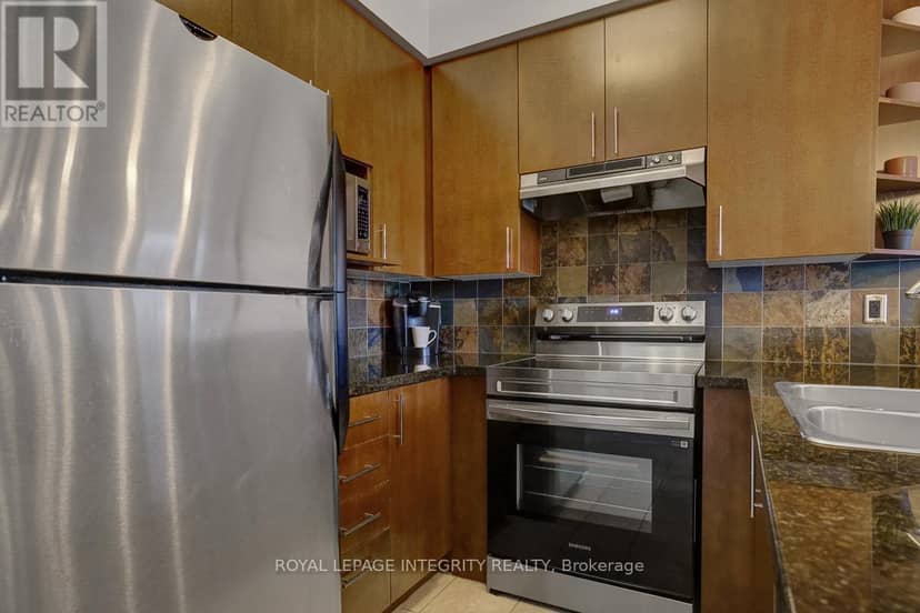 402 - 711 Churchill Avenue N — photo 14 of 23