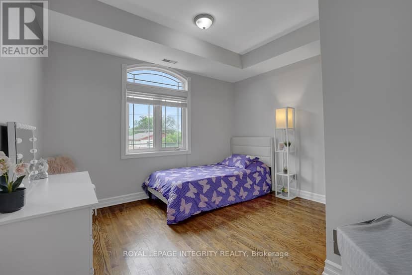 402 - 711 Churchill Avenue N — photo 19 of 23